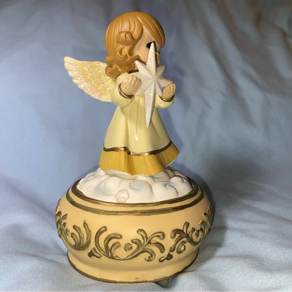 Precious Moments music box plays “Joy to the World” 2010 Collectible - Picture 2 of 5